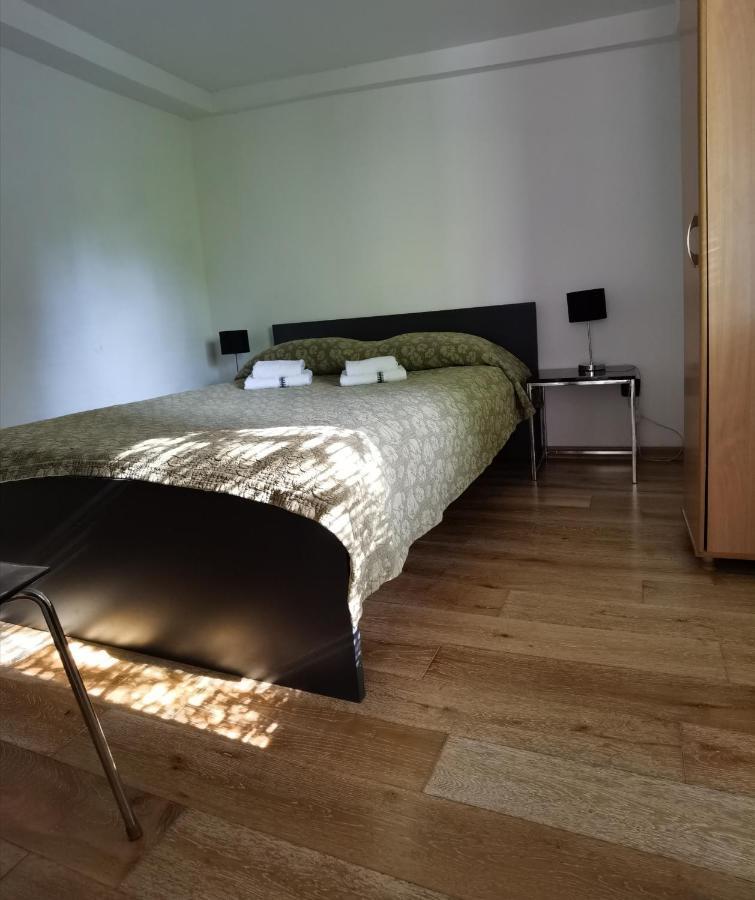 Pine And Lime Apartments Pola Esterno foto