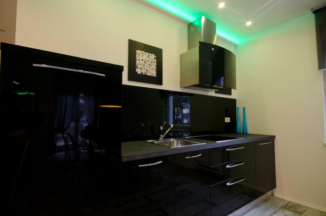 Pine And Lime Apartments Pola Esterno foto